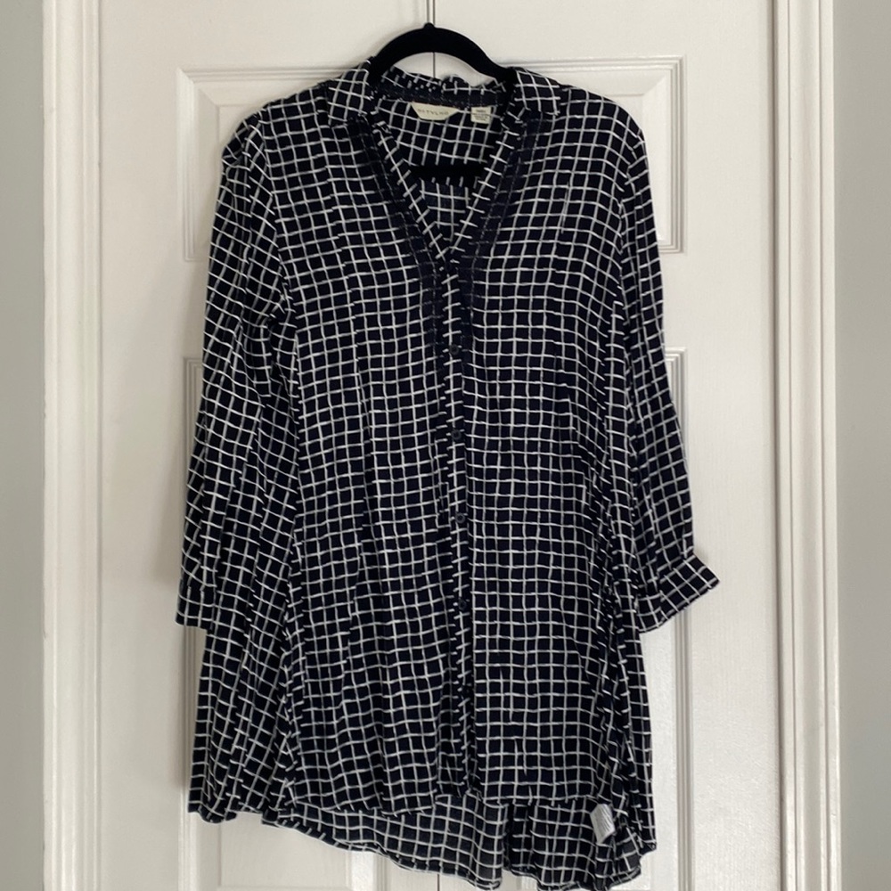 Anthropologie 11-1-TYLHO. Rayon tunic button down. Lace detail at neckline.